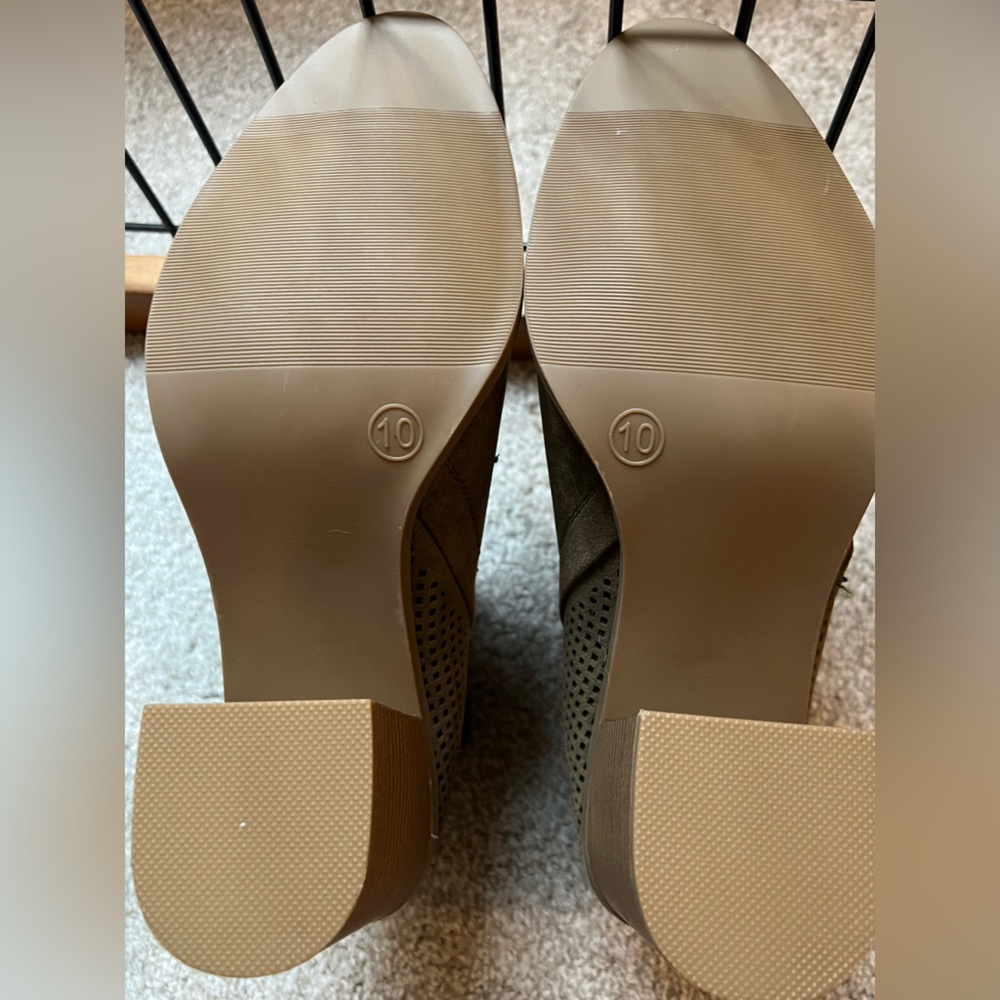 Universal Thread Booties - Picture 5 of 5